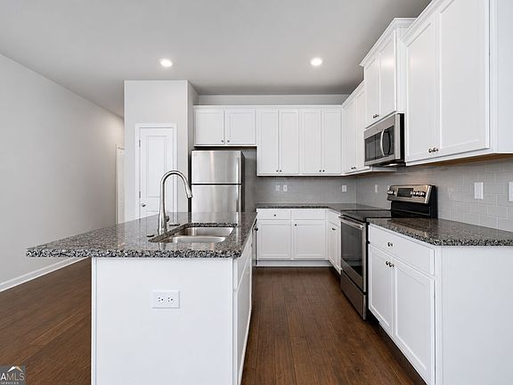 5th image of 3370 Highbury Way