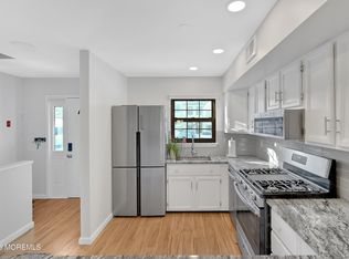 51 Queens Way, Englishtown, NJ 07726