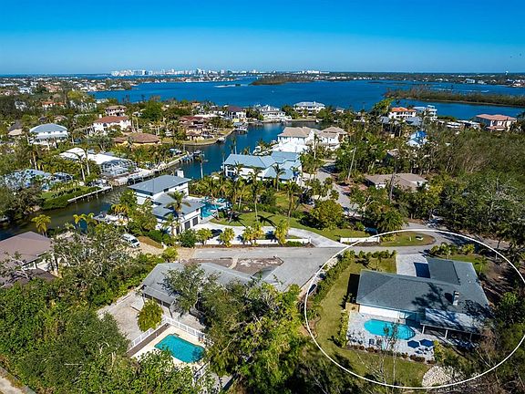 3rd image of 749 Tropical Cir