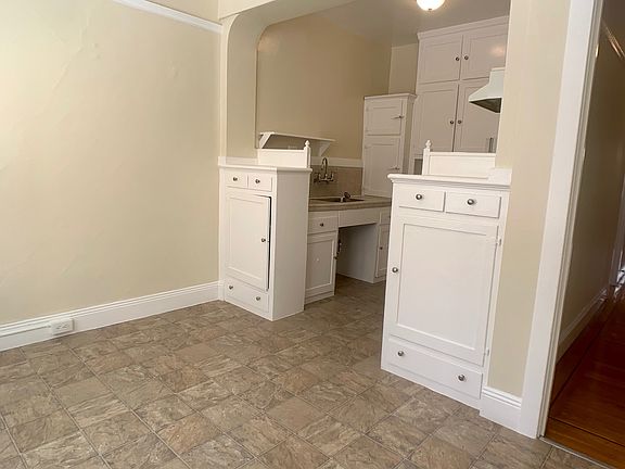 3rd image of 230 Oak St #34