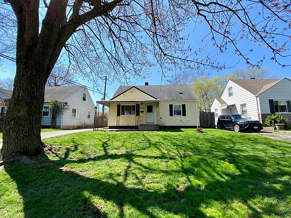 3rd image of 3393 Medina Ave