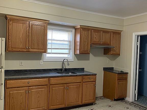 3rd image of 36 Gillen St