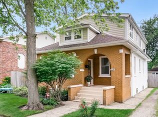 22 N Warwick Ave, Westmont, IL 60559