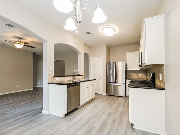 5th image of 18460 Sunrise Maple Dr