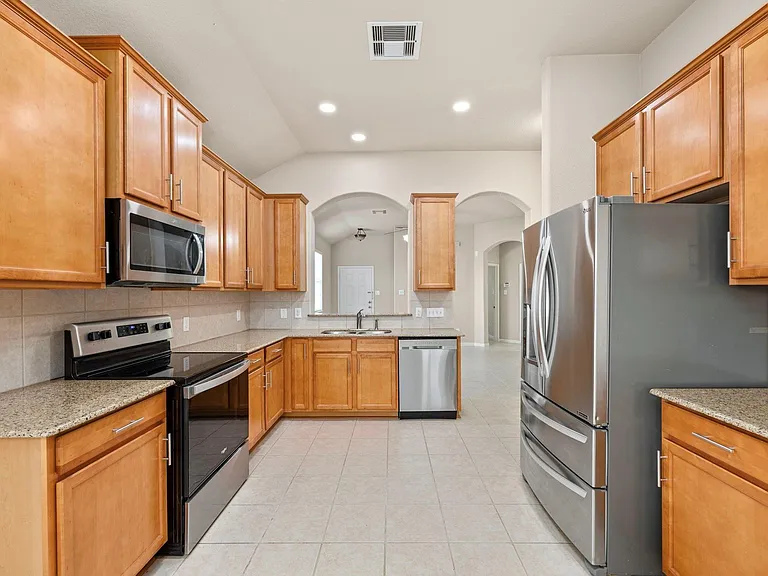 20935 Brodie Ln — Photo 9