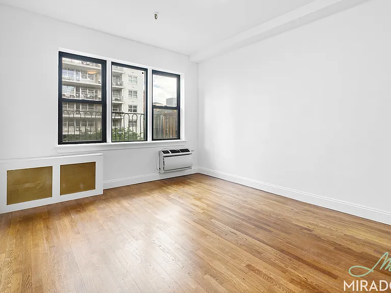 1435 York Ave #5C — Photo 4
