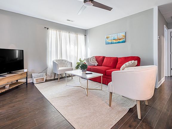 3rd image of 1401 Robinhood Rd