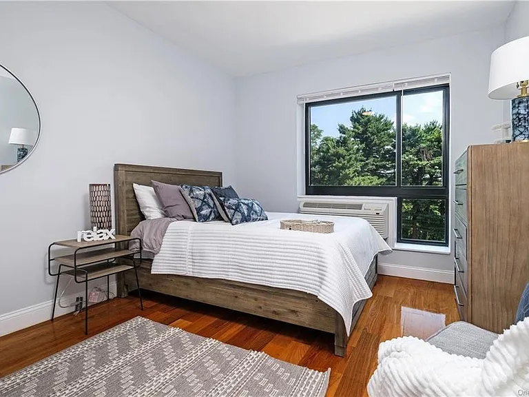 697 Bronx River Rd — Photo 18