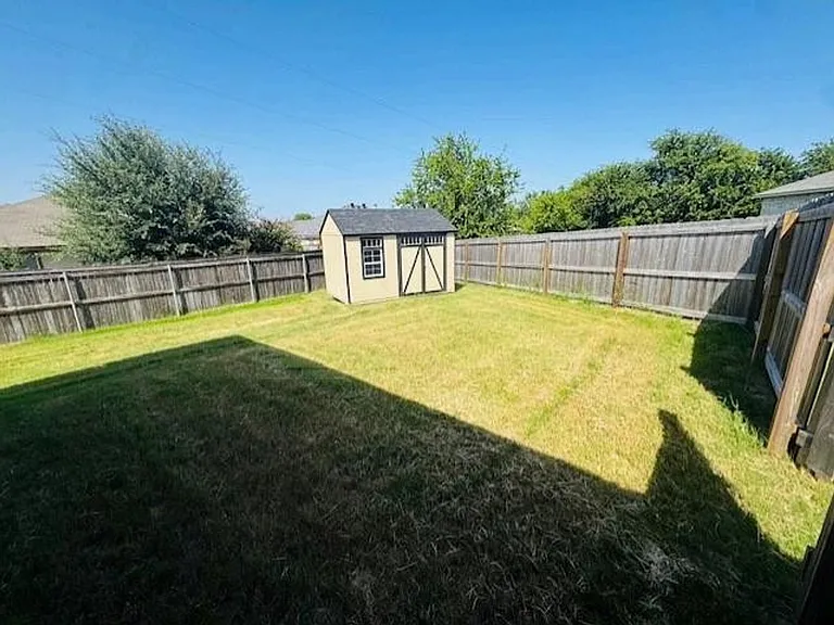 907 Holliday Dr — Photo 28