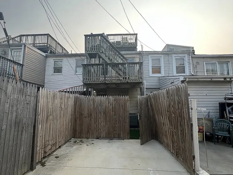 1439 Patapsco St — Photo 9