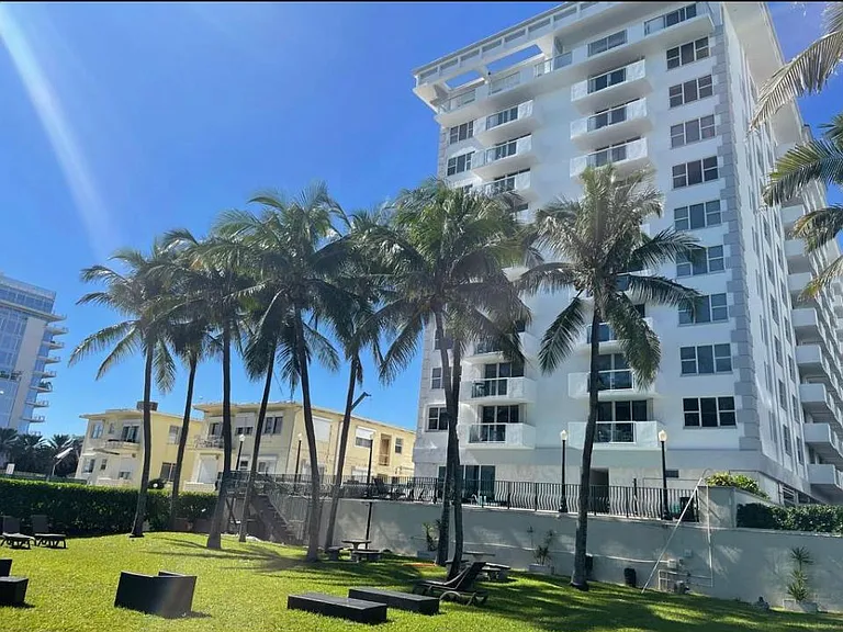 9195 Collins Ave #91 — Photo 6