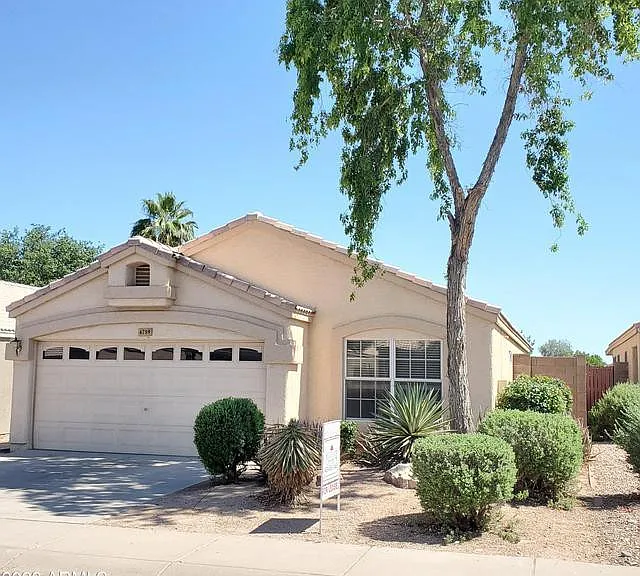 4739 E Desert Wind Dr — Photo 1