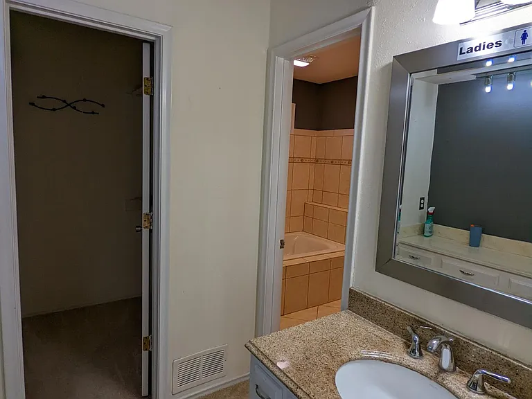429 Sheffield Dr — Photo 12