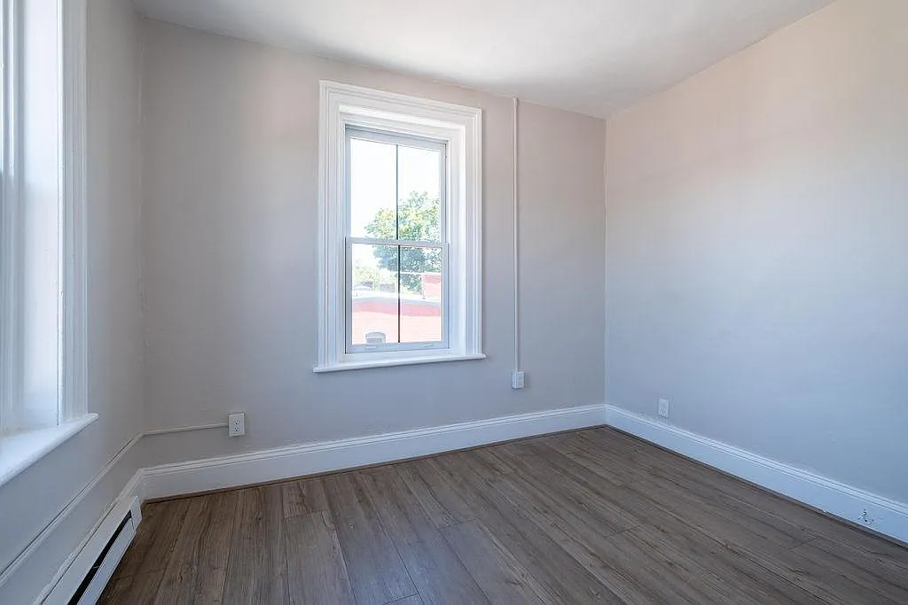 2 bed, 900 sqft, $1,800 — Photo 4