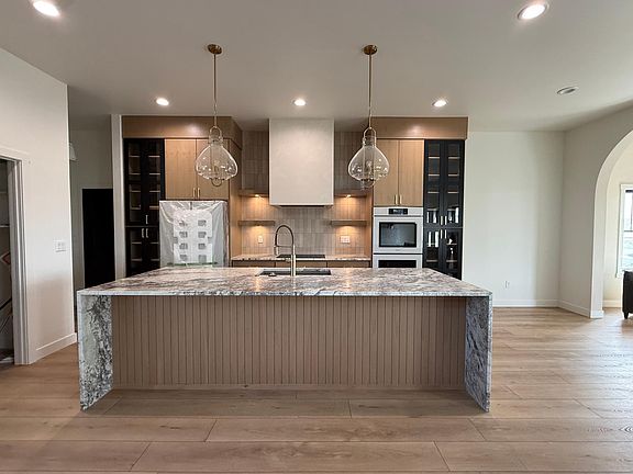 3rd image of 6601 Selkirk Dr S