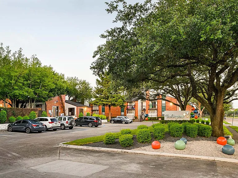 The Daphne Apartments — Photo 20