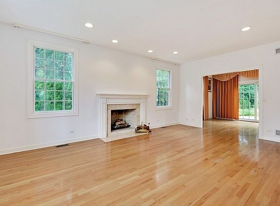 3rd image of 10154 Meadow Ln