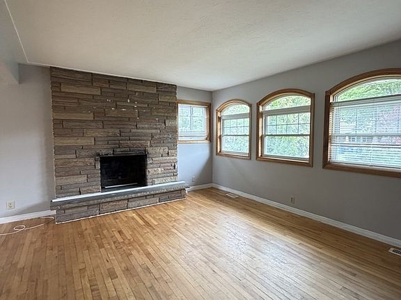 3rd image of 471 Randolph Ave