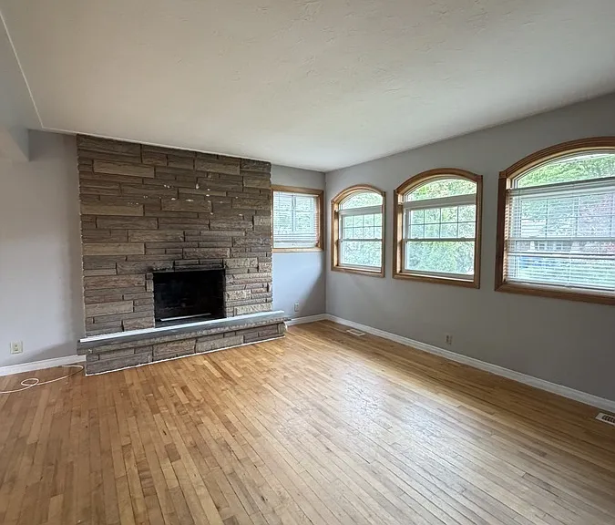 471 Randolph Ave — Photo 3