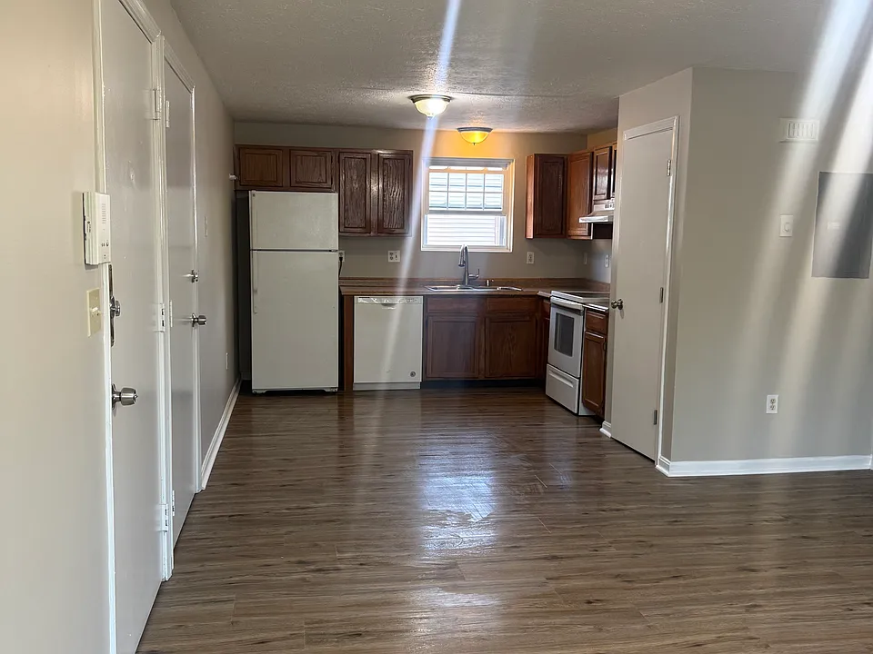 300 Silver St #4