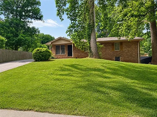 2401 Dawn Ct Photo 1