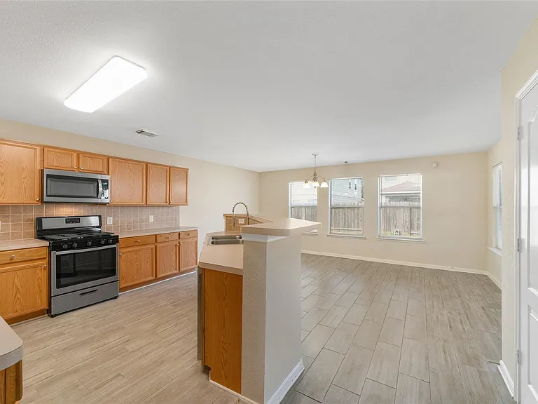 311 Remington Creek Dr — Photo 11