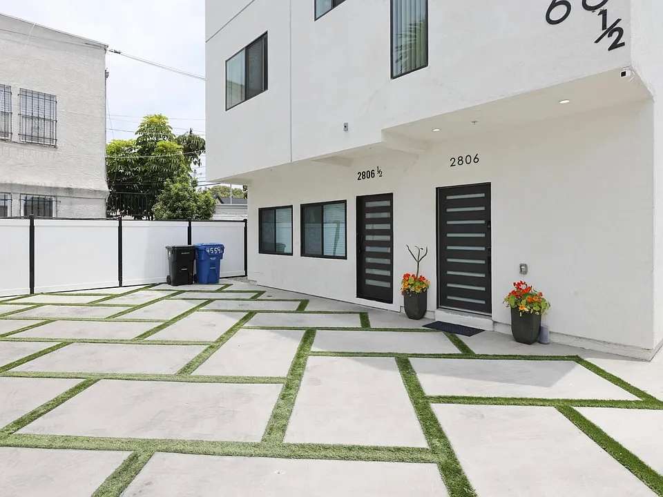 2806 S Palm Grove Ave #5