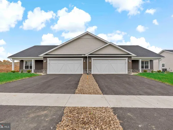 275 Dripping Spring Dr, Hedgesville, WV 25427