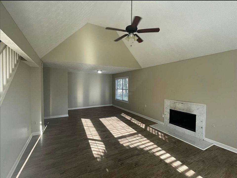 1st image of 872 Grindstone Dr SW #1