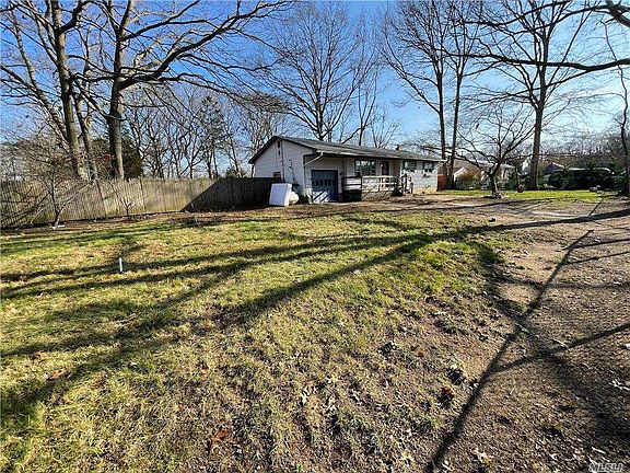3rd image of 305 Monroe Dr