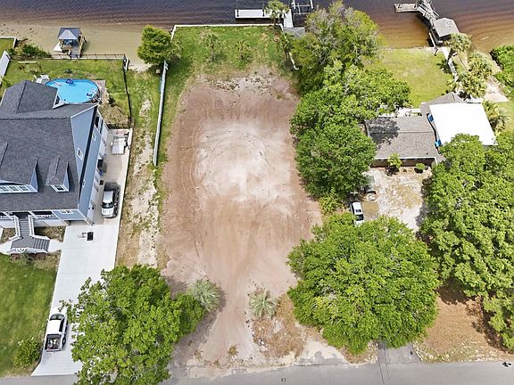 3rd image of 7 Smith Blvd.