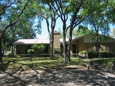 1st image of 608 De Grummond Way