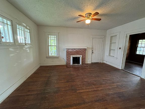 2nd image of 1101 Parker St