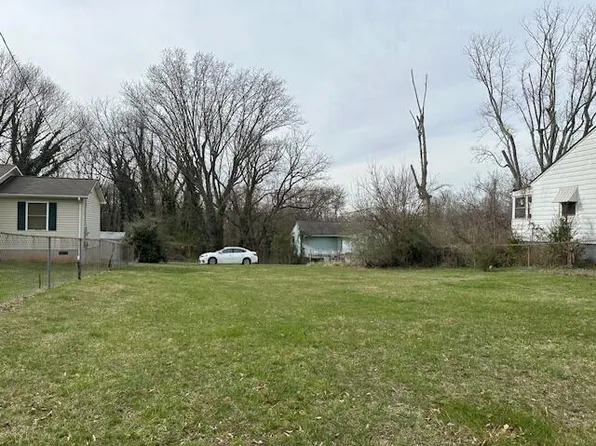 102 Barton St S, Martinsville, VA 24112