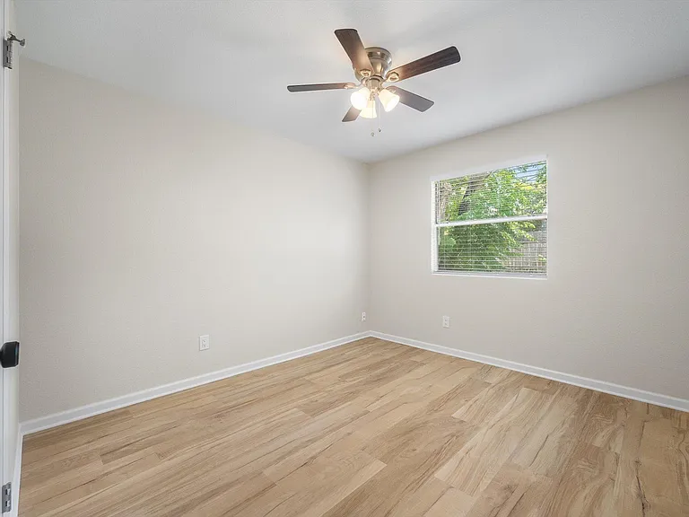 10300 E Rutland Vlg — Photo 31