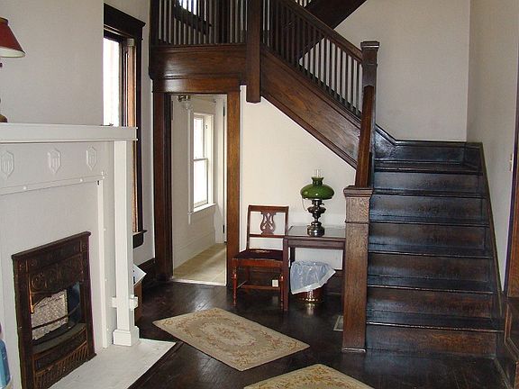 2nd image of 1414 Quarrier St