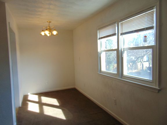 4th image of 504 Ashlawn Dr APT 6