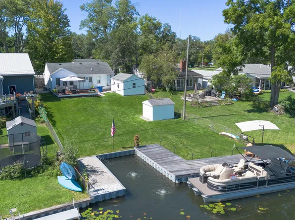 4661 Forest Ave, Waterford, MI 48328