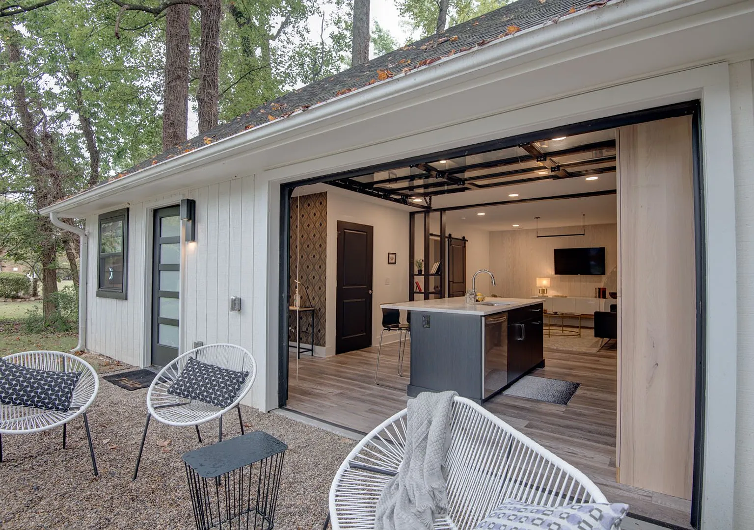 Sleek & Stylish Charlotte Getaway Fully Furnished Guest House with High-End Finishes! — Photo 1