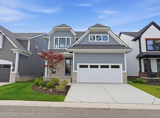 203 Mountain View Ln, Milford, MI 48381