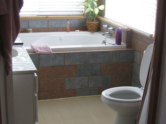 master bath/jetted tub