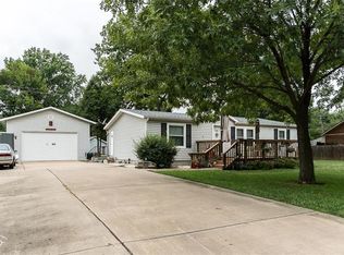 618 S Linwood St, Ottawa, KS 66067