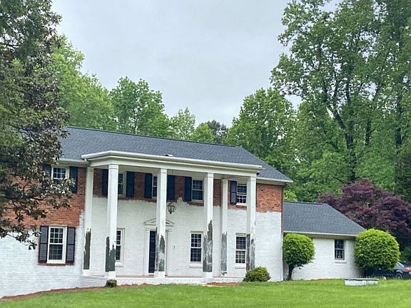 3rd image of 104 Crest Hill Rd