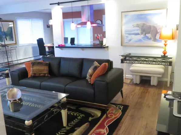 9346 Blackberry St, Anchorage, AK 99502