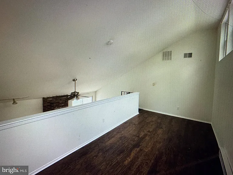 502 Bromley Ests — Photo 4