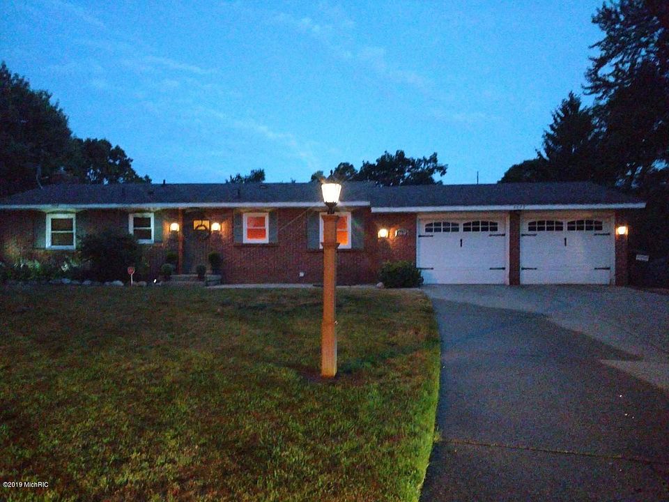 1st image of 4640 Countryside Dr NE