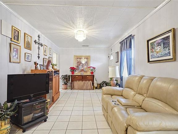 4th image of 916 Belmont Pl