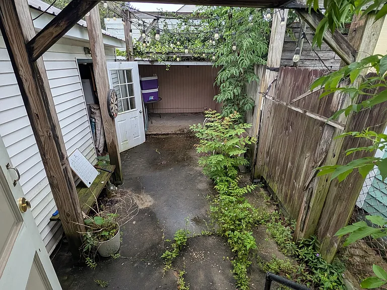 718 Congress St — Photo 9