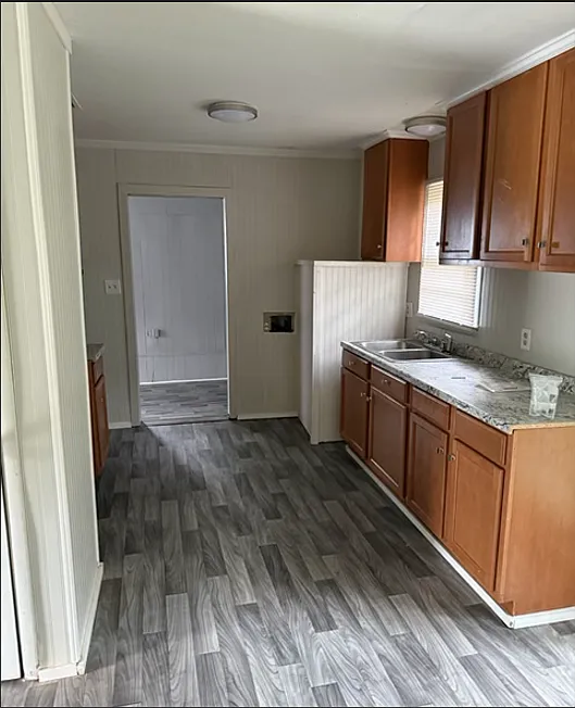 5 bed, 2.5 bath, 1925 sqft, $2,000 — Photo 2