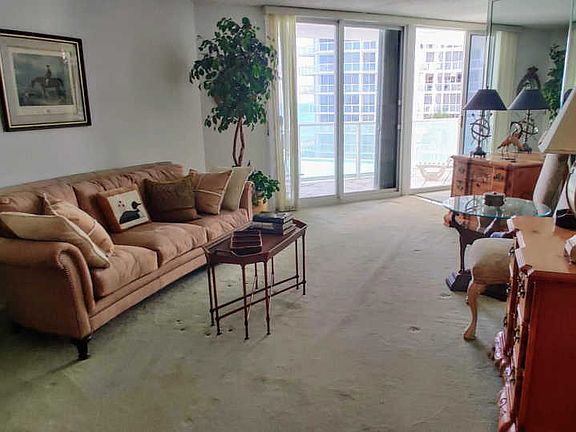 3rd image of 16445 Collins Ave APT 722